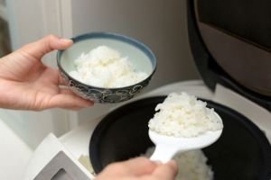 電子鍋、米飯、白飯。(示意圖,圖中人物與本文無關/翻攝photoAC) ▲電子鍋、米飯、白飯。(示意圖,圖中人物與本文無關/翻攝photoAC)