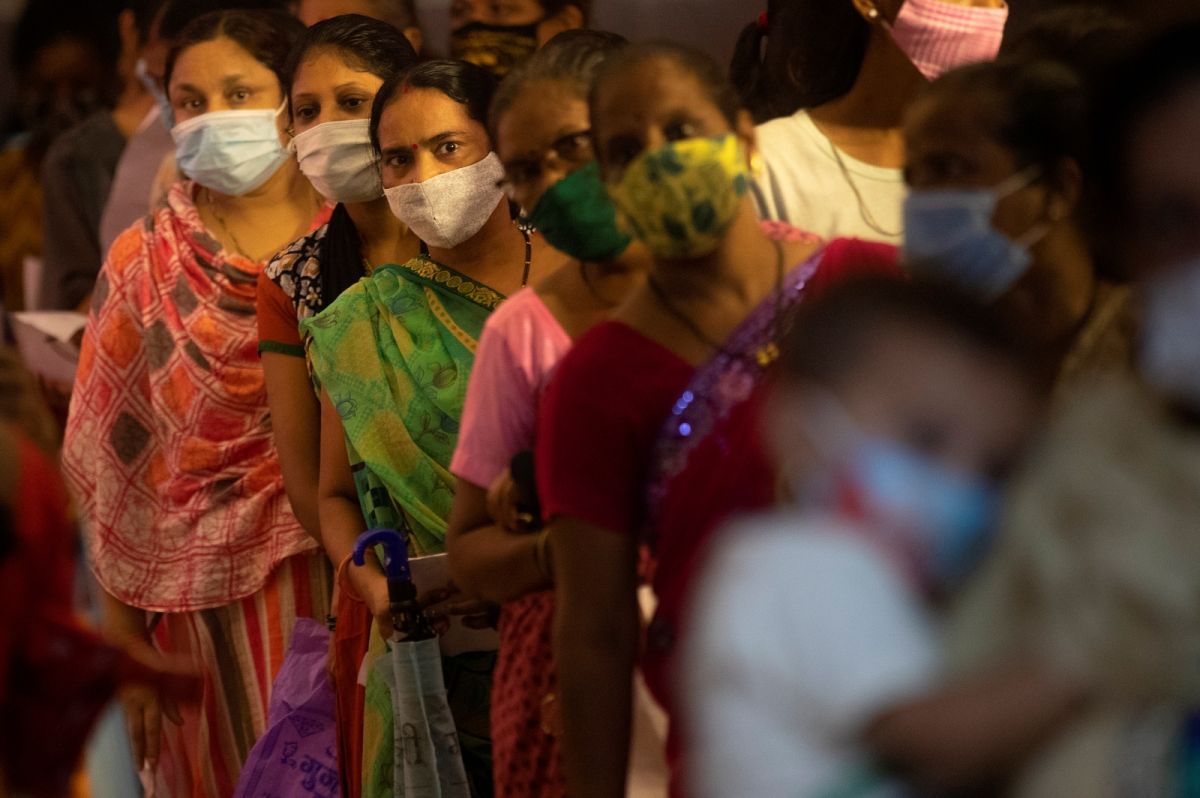 ▲印度目前正準備因應來勢洶洶的第3波疫情，首都德里及金融重鎮孟買兩個最大城市的確診病例驟增，已再度實施宵禁及其他防疫管制。資料照。（圖／美聯社／達志影像）