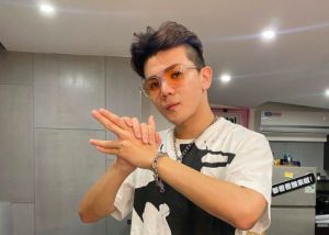 孫生不忍了！控攝影師「性騷襲胸女同事」　公開真實帳號
