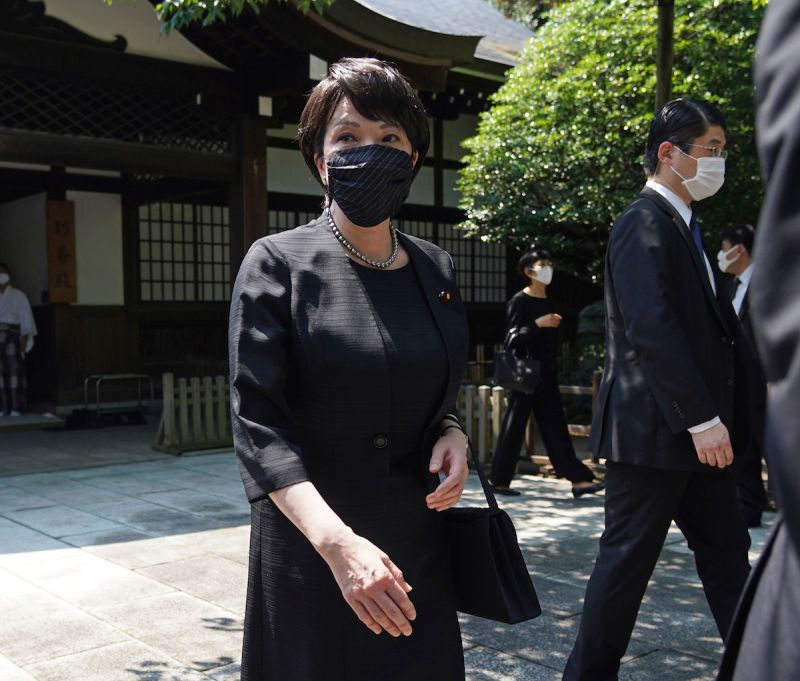 ▲高市早苗表示參拜靖國神社是宗教信仰自由,透露出儘管就任首相後也會繼續參拜靖國神社的想法。圖為2020年高市早苗參拜靖國神社。(圖/美聯社/達志影像)