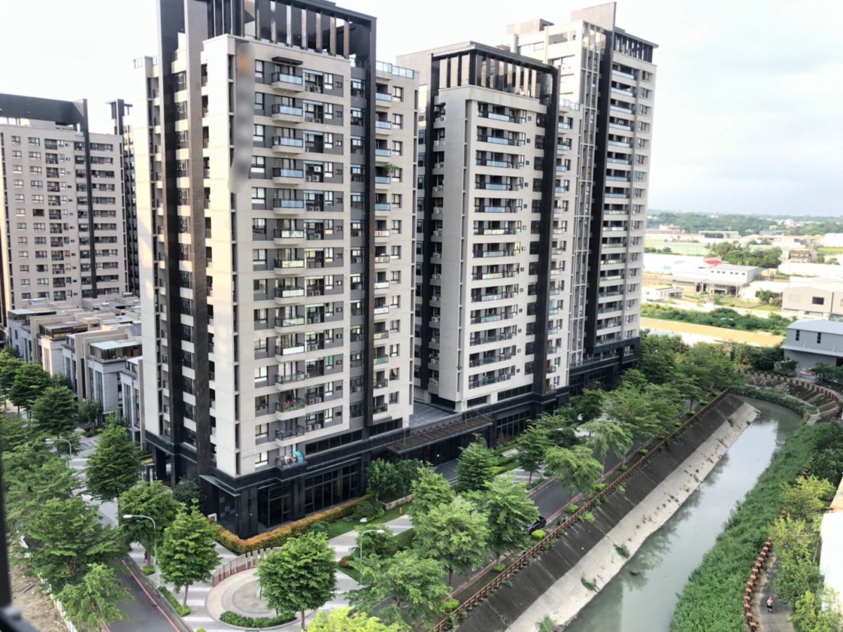 ▲華鳳特區以相對平價的新大樓，吸引小資買方買進。（圖／NOWnews資料照）