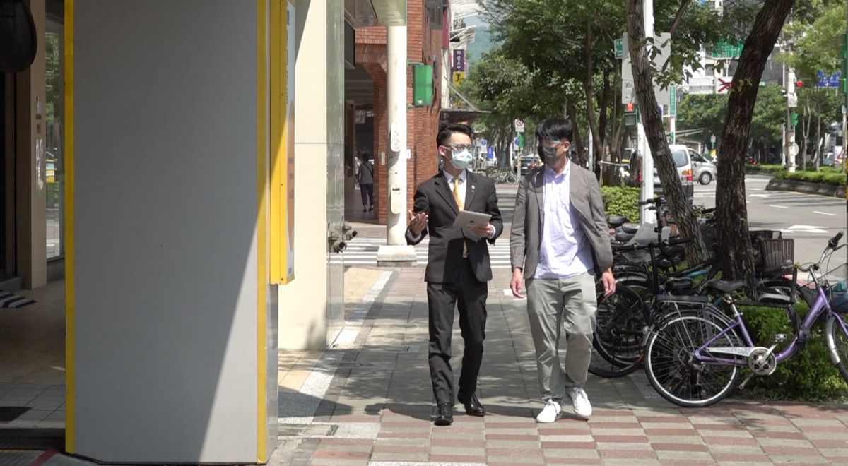 ▲央行昨（19）祭第7波信用管制措施，被稱是史上最狠打房，專家直言房仲處境料將更加艱難。圖為示意，非當事人。（示意圖／記者葉政勳攝）