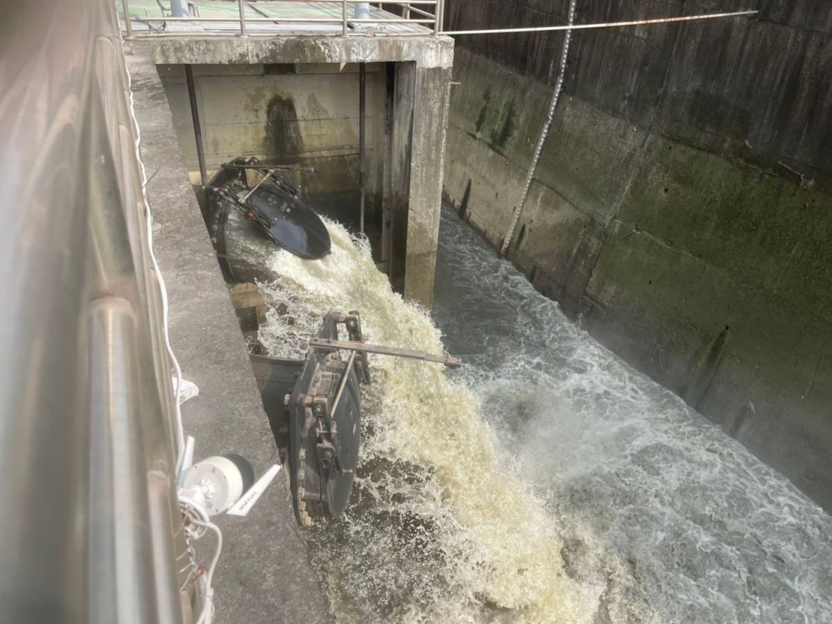 ▲高市水利局於今天完成所屬82處抽水截流站測試，確保易淹水路段抽水運作正常。(圖／高市水利局提供)