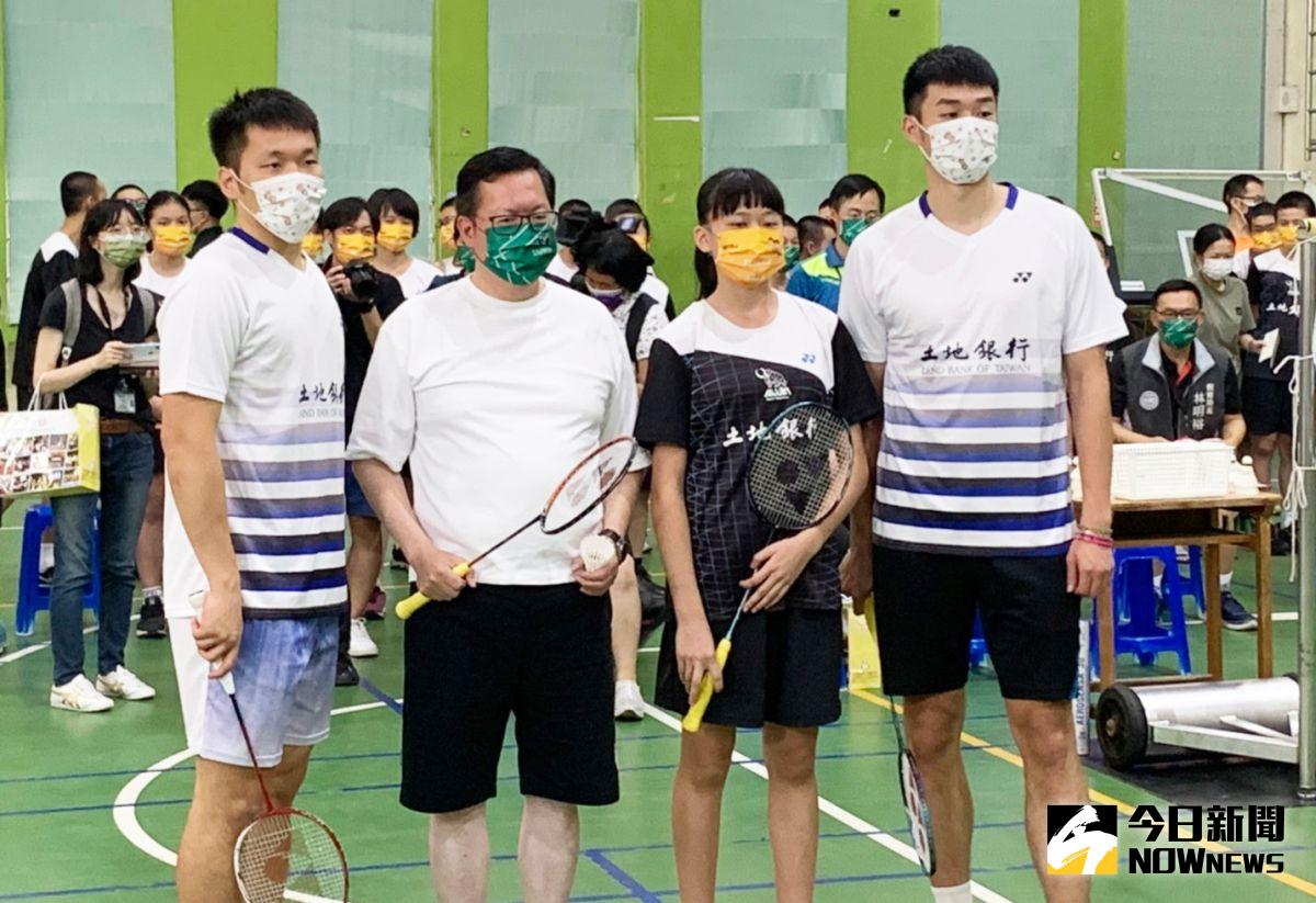 ▲鄭文燦也與兩人進行了一場友誼賽，賽後鄭文燦自嘲的表示，今天不是「決戰光明頂」，而是來當「肉粘」的。（圖／記者李春台攝，2021.09.09）