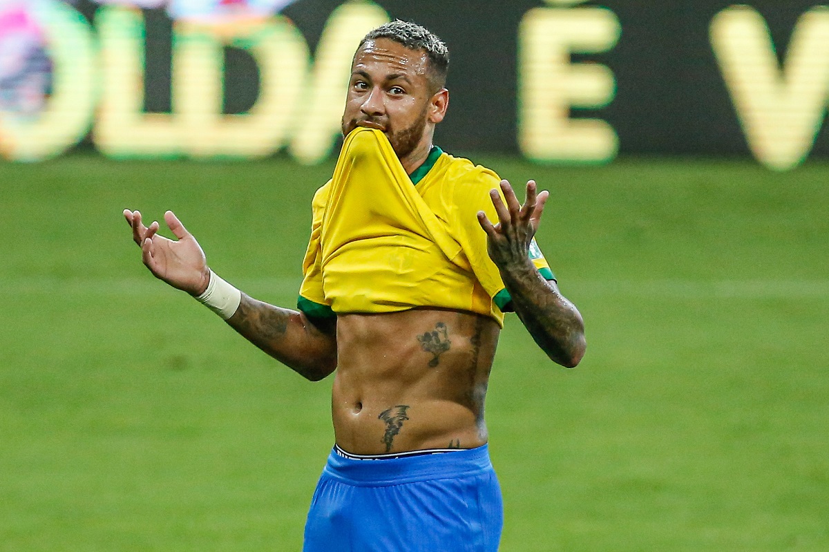 ▲內馬爾露出腹肌。（圖／美聯社／達志影像）