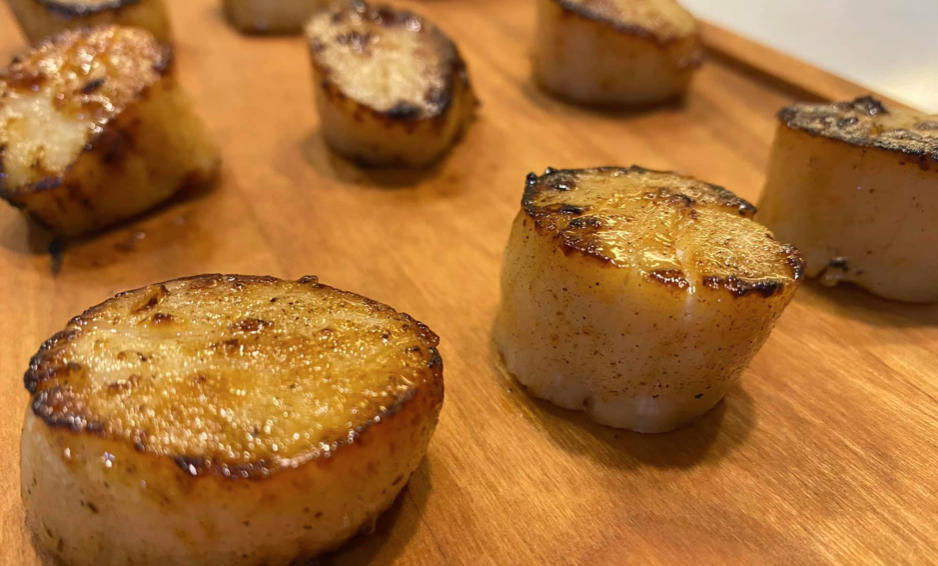 ▲原PO分享干貝的料理方式，直呼「跟牛排一樣外酥內嫩」。（圖／翻攝自《Costco好市多 商品經驗老實說》）