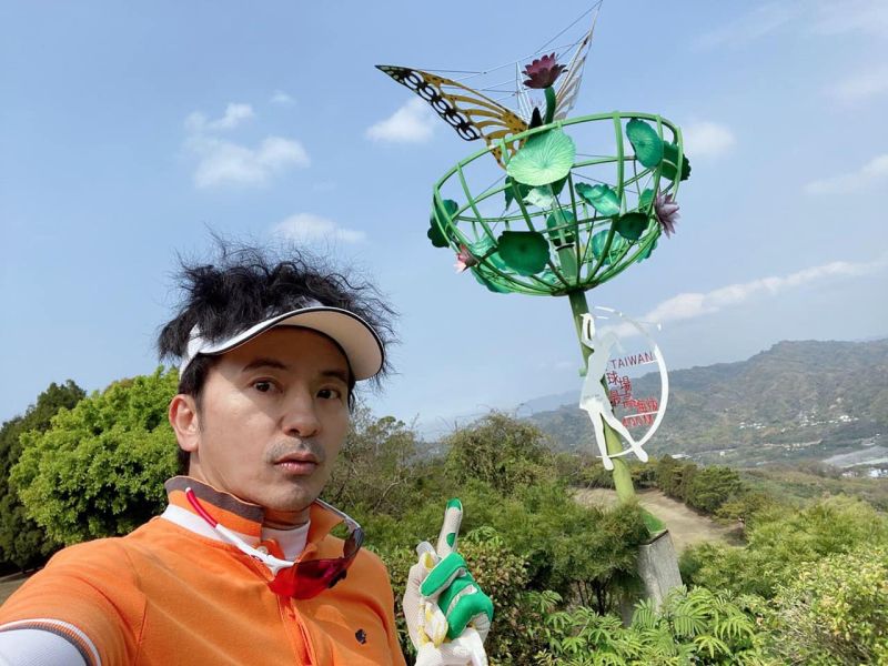 ▲唐從聖現在雞排店經營得有聲有色。(圖/唐從聖臉書)