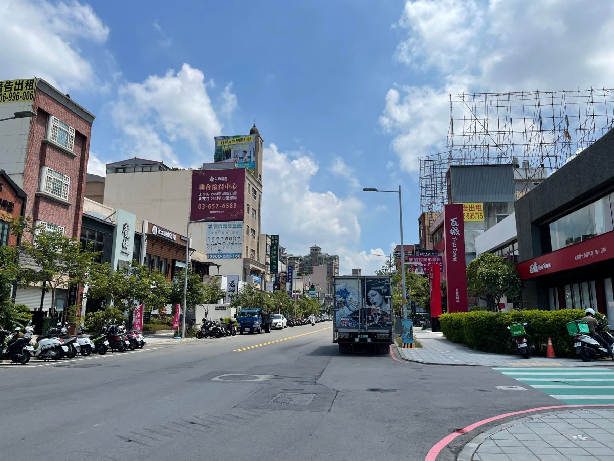 ▲竹北光明商圈有美食一條街，連鎖餐廳都座落在此。（圖／NOWnews資料照）