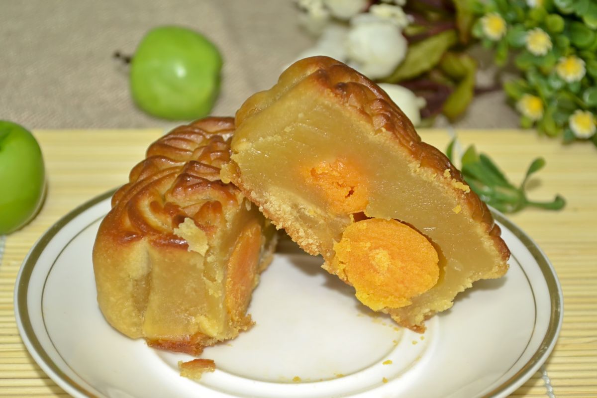 ▲中秋節吃月餅要留意熱量陷阱，中醫師表示，可優先選擇低糖、低脂，並避免過量的鹹蛋黃。（示意圖／取自pixabay）