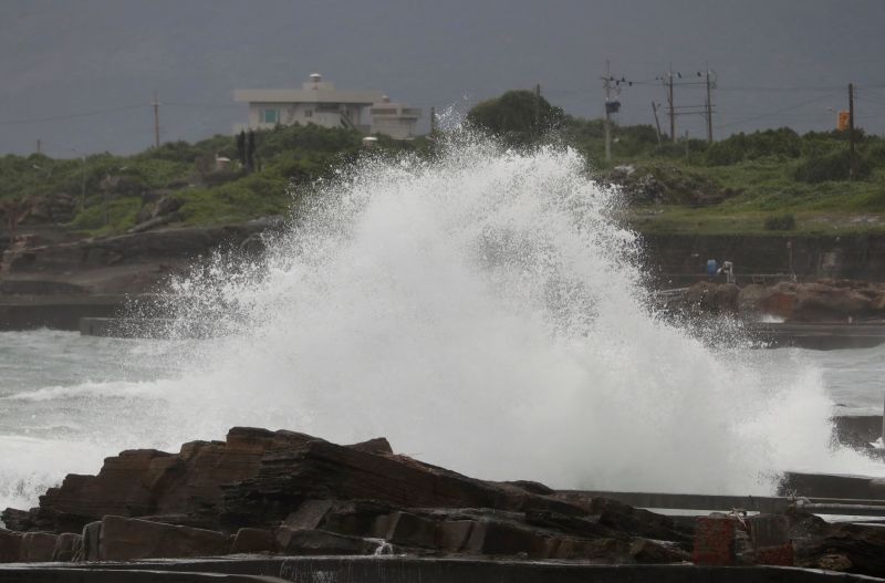 ▲日本氣象廳呼籲沖繩縣等地民眾，嚴防璨樹颱風可能帶來的強風大雨。示意圖。（圖／美聯社／達志影像）