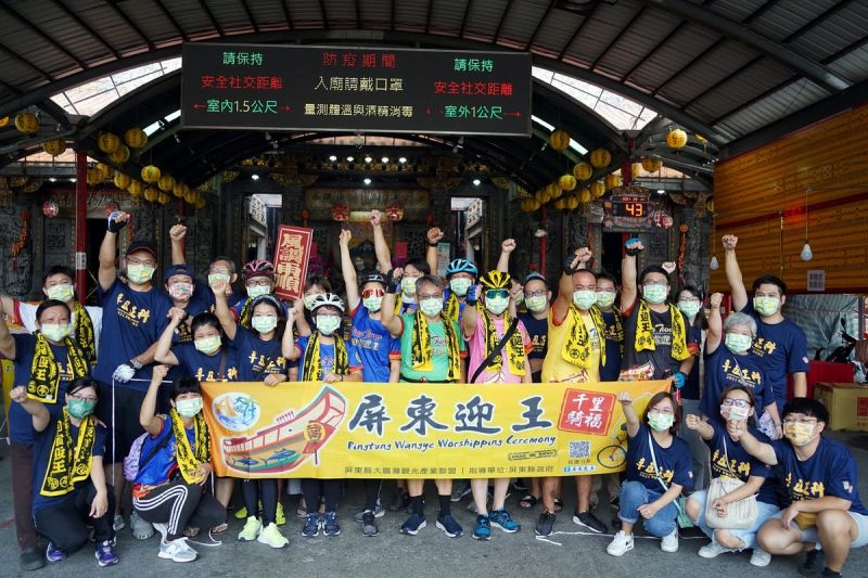 ▲大鵬灣產業聯盟總幹事徐鳴懋六年前就曾騎單車環島宣傳迎王,今2021屏東迎王祭典」為號召,將透過自行車環島的形式駛入台灣各縣市。(圖/屏東縣政府提供,