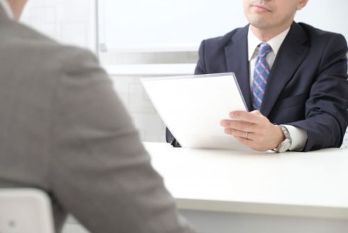 面試官。(示意圖,圖中人物與本文無關/翻攝photoAC) ▲原PO表示自己最近和公司提離職,豈料總經理竟回「1句話」,貼文一出,全場尷尬直呼「你虧大了」。(示意圖/pexels)