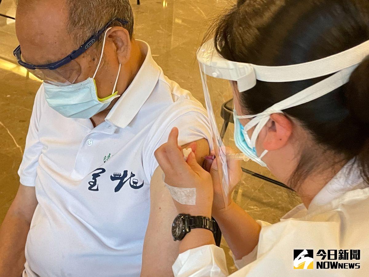 ▲新北市政府表示，13日將為爆發Delta群聚案的社區民眾專案施打新冠疫苗。（圖／記者陳志仁攝）