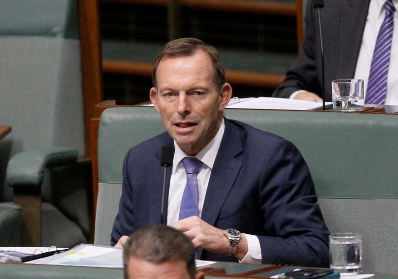 ▲雪梨一名匿名民眾舉發澳洲前總理艾波特在公眾場所沒戴口罩，艾波特隨後遭當地警方開罰。（圖／美聯社／達志影像）