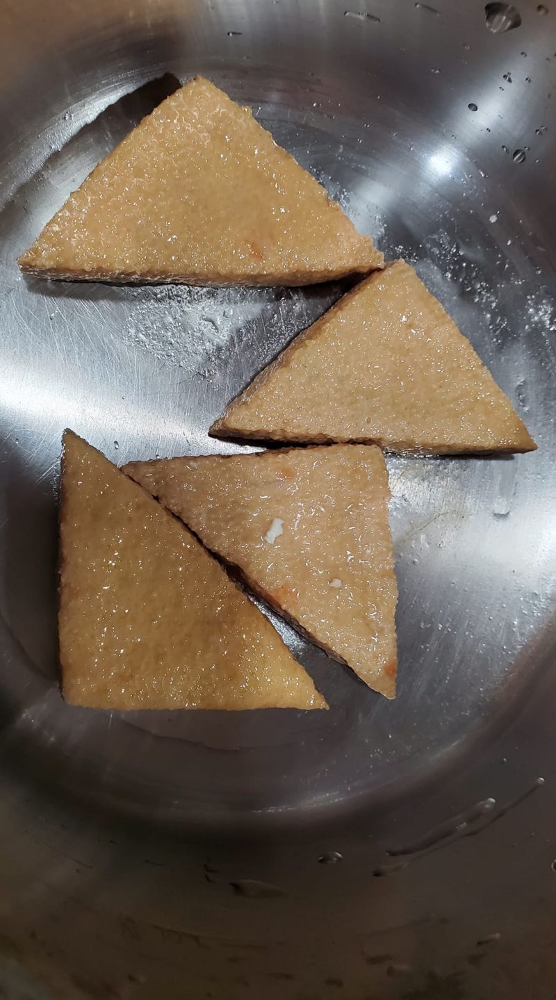 ▲多數網友都建議,油豆腐可以拿來滷,但也有內行推薦煮湯。(圖/翻攝自《廚藝公社》)