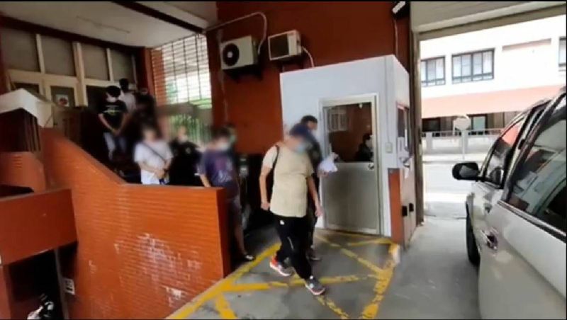 ▲檢警拘提林姓負責人等14人到案,全案依違反刑法妨害風化等罪嫌,移送高雄地檢署偵辦。(圖/翻攝畫面)