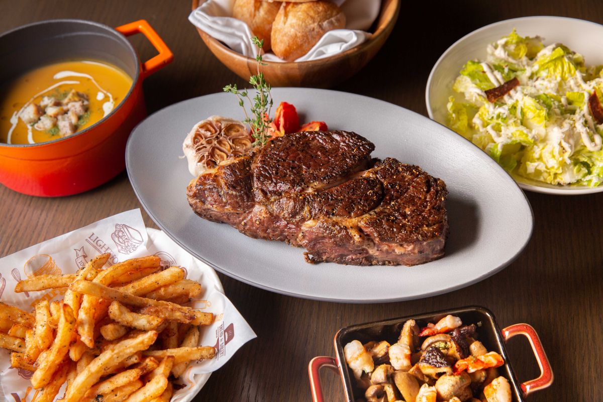 ▲迎接中秋，飯店業者推出各式外帶、外送餐點。（圖／業者提供）