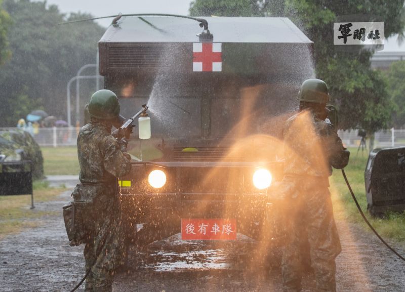 ▲漢光37號演習首日，國軍第4作戰區於臺南地區實施「生物疫病醫療演練」。（圖／軍聞社提供）