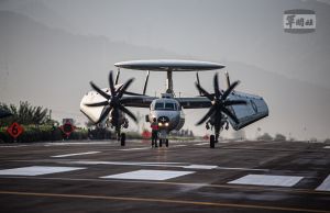 E-2K機腹著地重傷害　軍方否認維修花費20億
