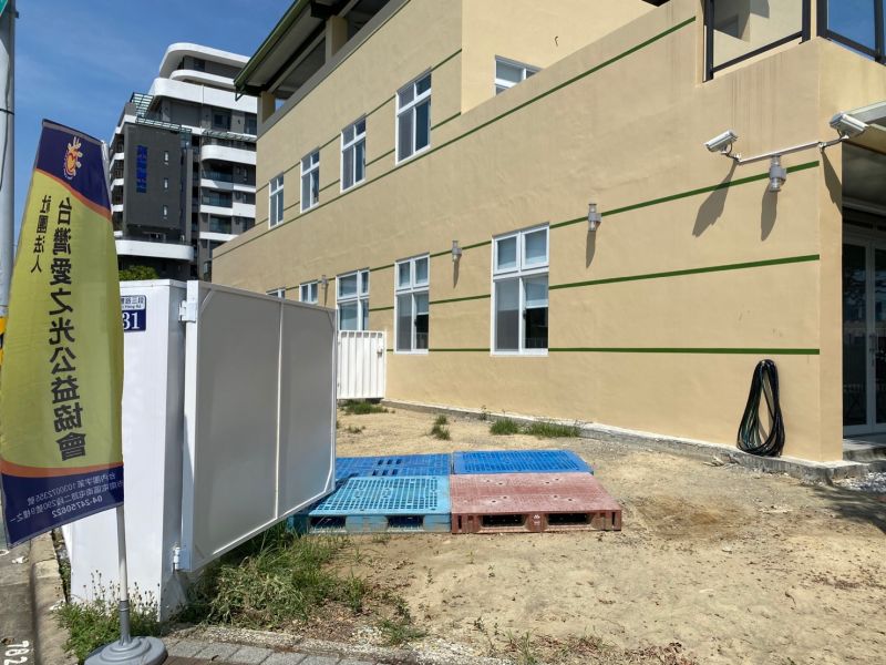 ▲愛之光公益協會籌建關懷園區,尚有300萬資金缺口,完售2千盒十大伴手禮,總算籌到整地經費。(圖/記者金武鳳攝,2021.9.15)