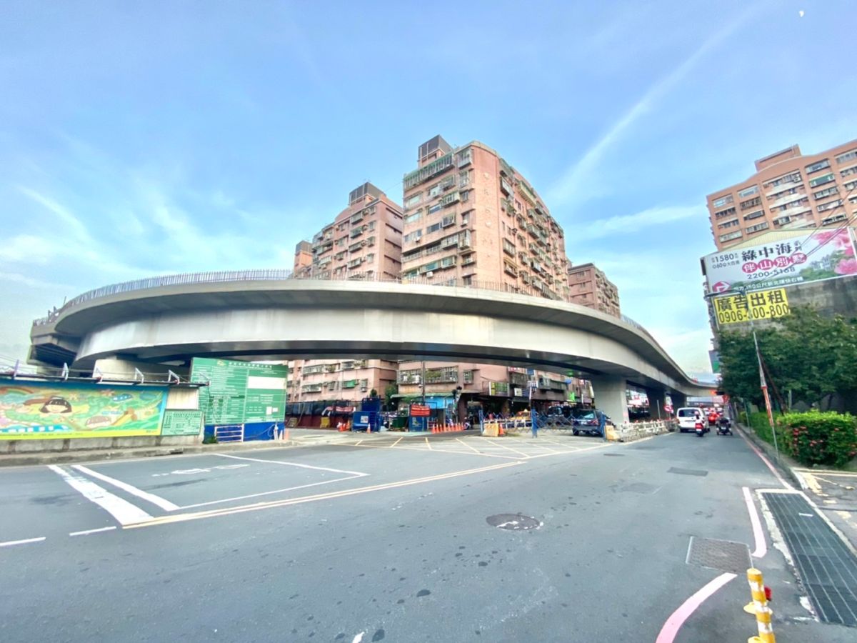 ▲安坑輕軌K8新和國小站受輕軌將完工利多，帶動周邊房市上揚。（圖／NOWnews資料照片）