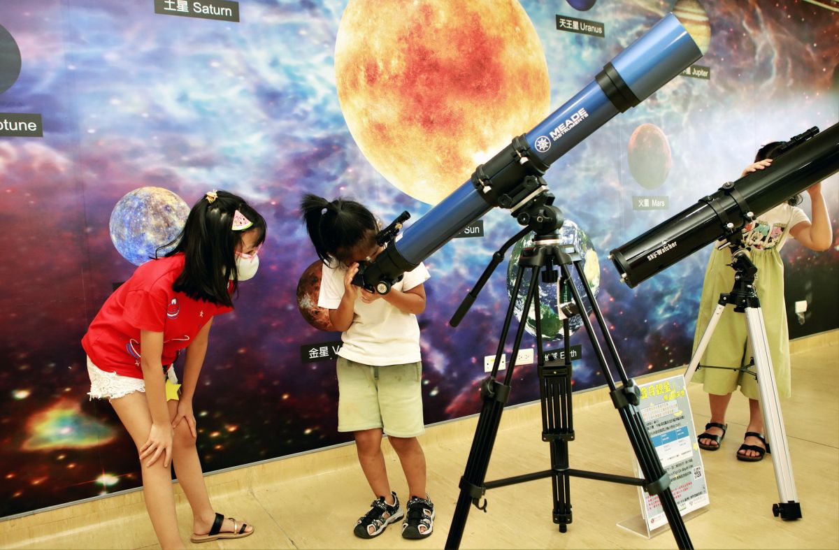 ▲新北市立圖書館蘆洲長安分館特推出免費的「賞月觀星」探索天文活動，在疫情下度過不一樣的中秋節。（圖／新北市立圖書館提供）