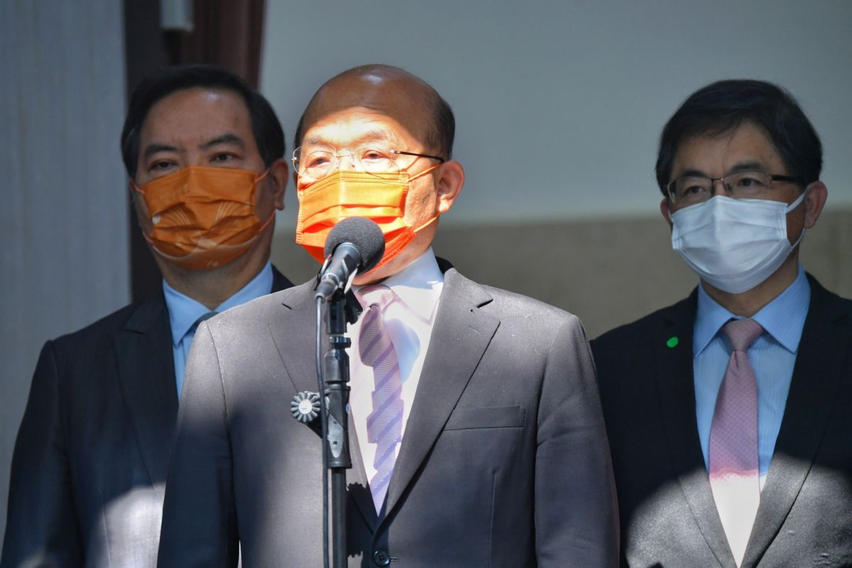 ▲行政院長蘇貞昌前往立院進行國籍航空機組員「3+11」決策專案報告。(圖／行政院提供)