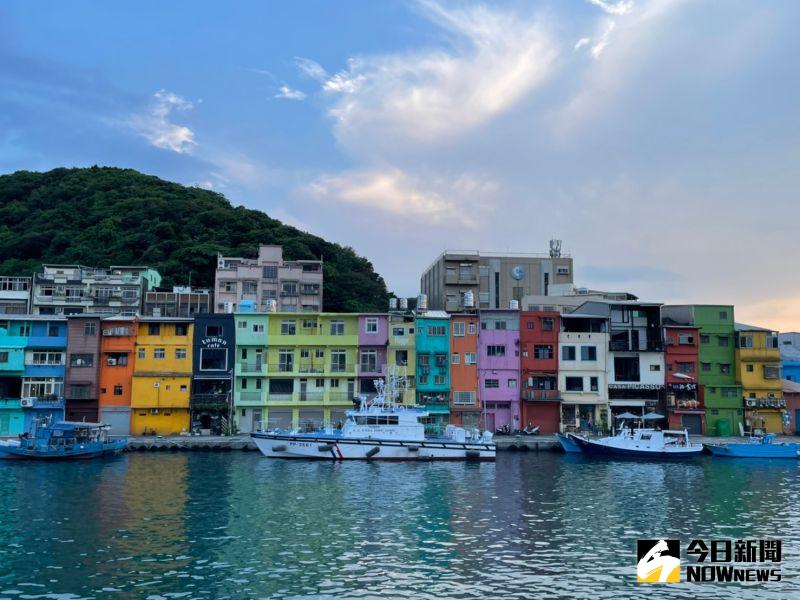 ▲基隆市的正濱漁港色彩屋，已成為許多民眾打卡的新地標。（圖／記者陳志仁攝）