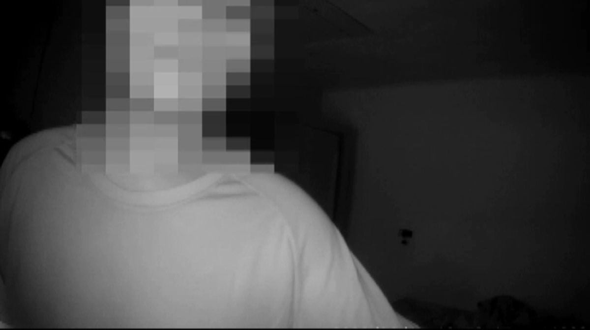 ▲偷鐵門被警察找上門還發現有毒品吸食器，竊賊居然要警察一碼歸一碼，不要問毒品的事。（圖／桃園分局提供）