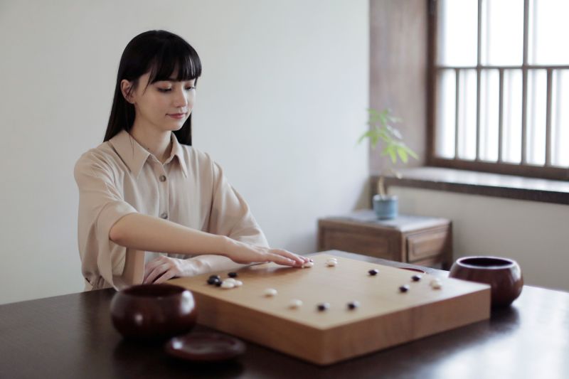 ▲黑嘉嘉以圍棋老師的身分,推出《黑嘉嘉圍棋教室》專屬APP。(圖/《黑嘉嘉圍棋教室》提供)