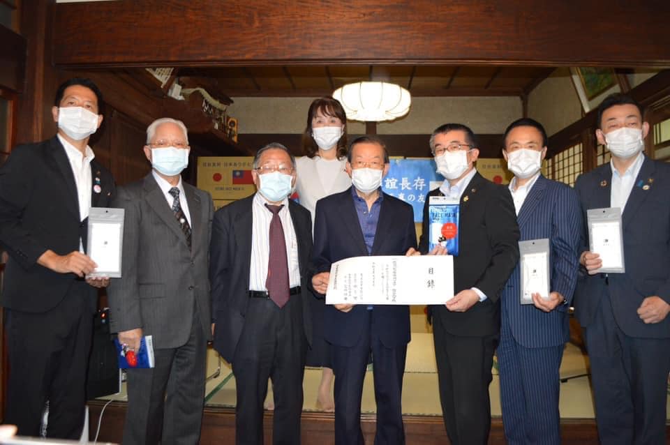 ▲駐日代表謝長廷今（17）日出席企業捐贈日本口罩儀式，並表示這是日本捐台疫苗的回禮。（圖／翻攝自謝長廷臉書專頁）