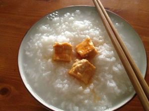 ▲有食客揭露了超強的搭配是「白粥配豆腐乳」。(示意圖/翻攝自唐人街臉書) ▲有食客揭露了超強的搭配是「白粥配豆腐乳」。(示意圖/翻攝自唐人街臉書)