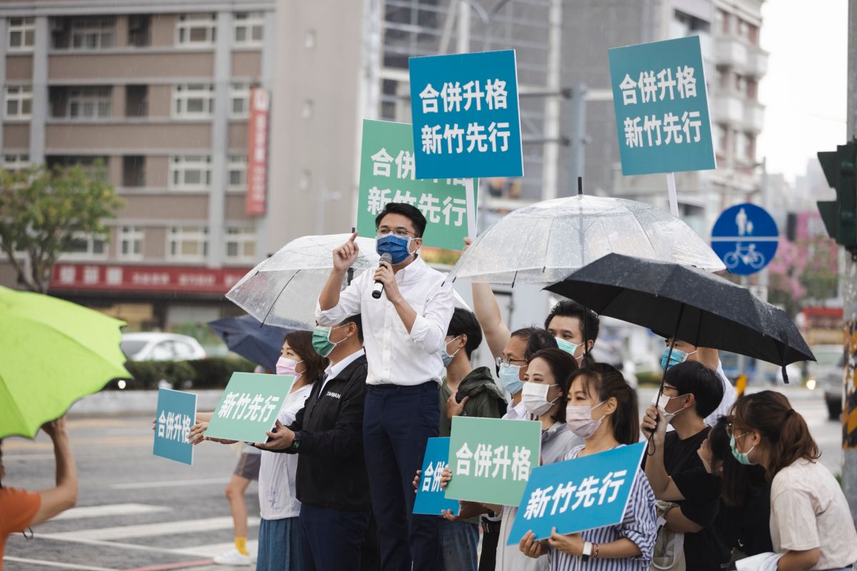 ▲新竹市議員們宣傳大新竹合併升格。（圖／民進黨新竹市黨部提供）