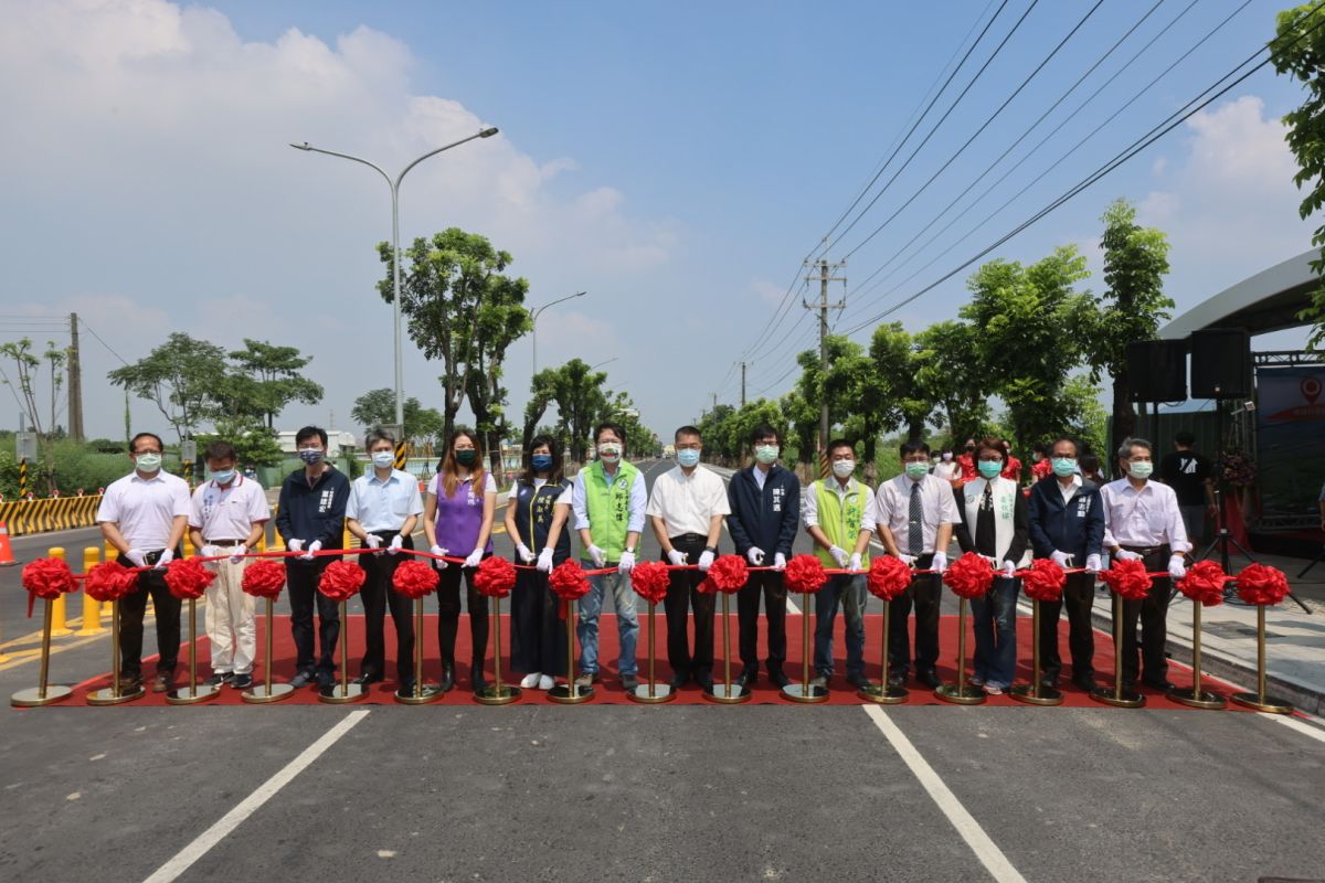 ▲高雄市長陳其邁、內政部長徐國勇等均出席橋頭科學園區聯外友情路拓寬啟用。（圖／高市府提供）