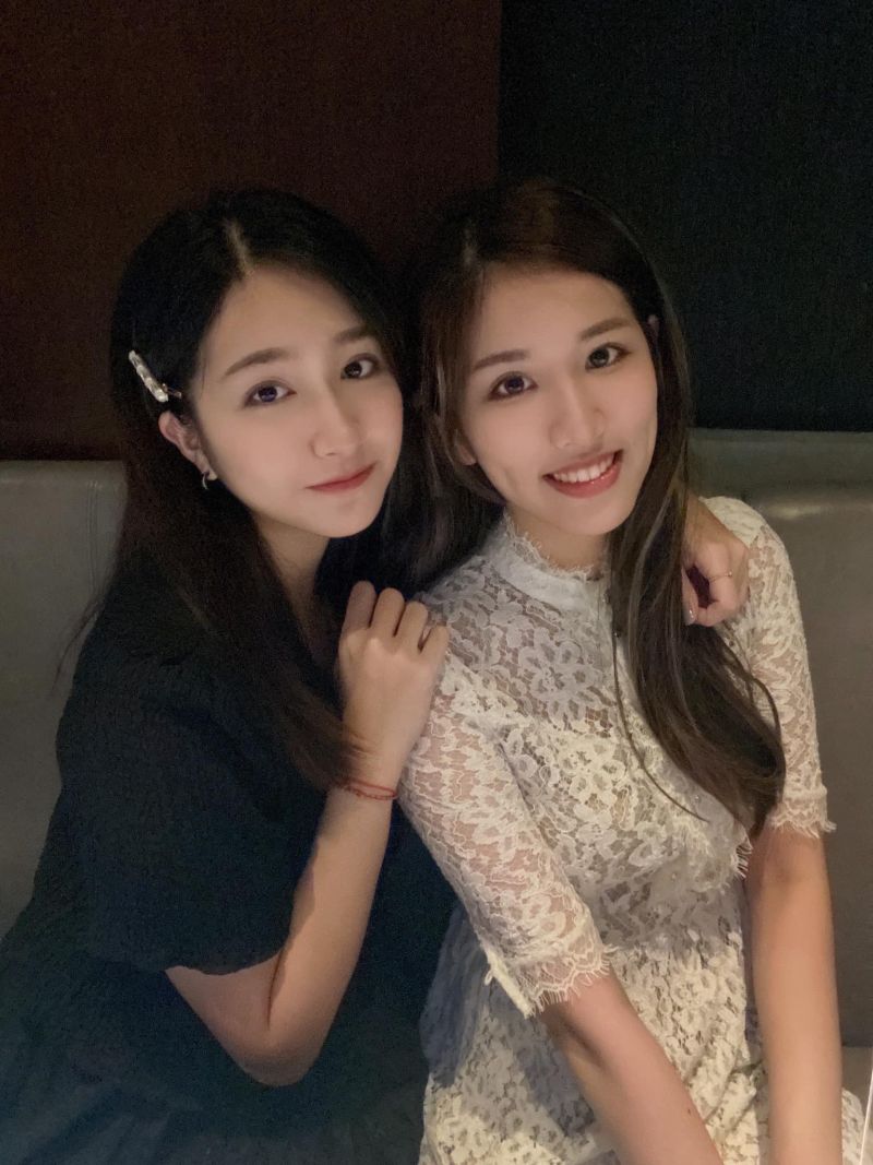 ▲方文琳擁有一對如花似玉的女兒,單身15年把小孩顧好。(圖/翻攝方文琳臉書)