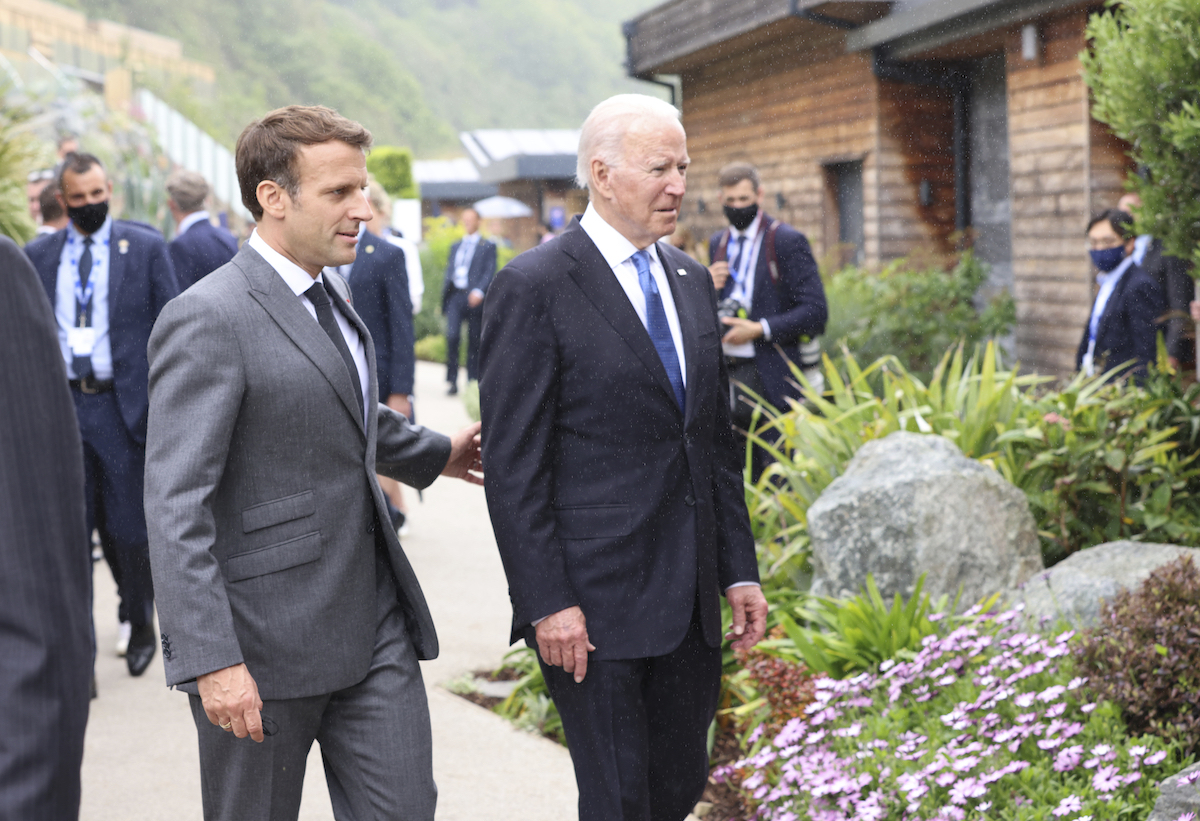 ▲美法因澳洲潛艦合約爭議而產生齟齬，法國總統馬克宏辦公室表示，馬克宏將與美國總統拜登通話，並期待在對談中聽見美國會採取「具體措施」，重建兩國間信任。資料照。（圖／美聯社／達志影像）