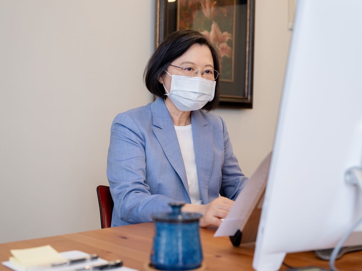 ▲兼任民進黨主席的總統蔡英文今（20）與日相候選人高市早苗進行視訊會談。（圖／民進黨提供）