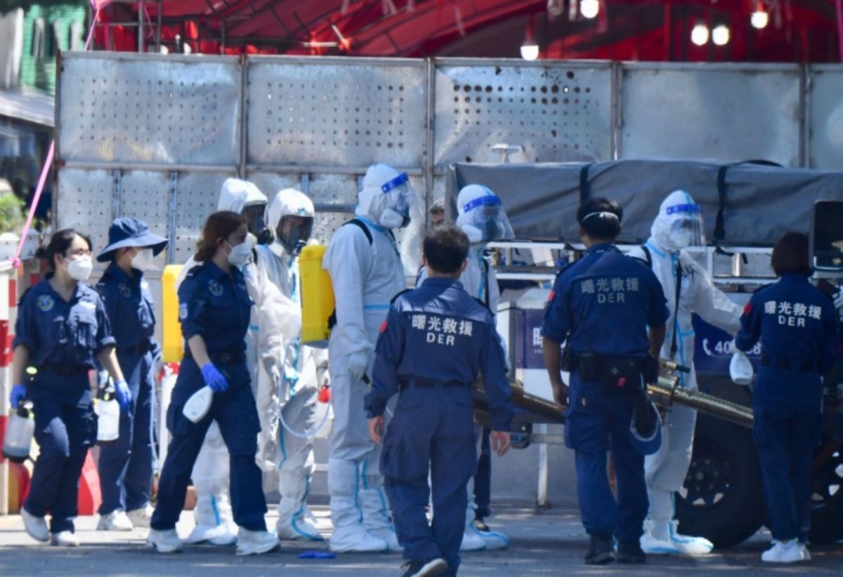 ▲中國福建省近日爆發新冠Delta本土疫情，廈門的確診數反超莆田。圖為本月20日在廈門市同安區新民鎮烏塗社區，開展清消工作的人員。（圖／翻攝自新華社）