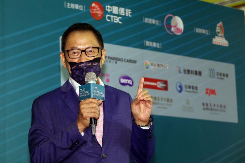 ▲中國信託銀行董事長利明献現場宣布加碼,冠軍獎金新臺幣300萬元,創下近20年來TLPGA認證的台巡賽最高冠軍獎金。(圖/中國信託銀行提供)