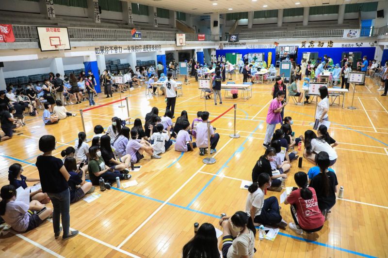 中市校園BNT疫苗開打 少數不適無大礙