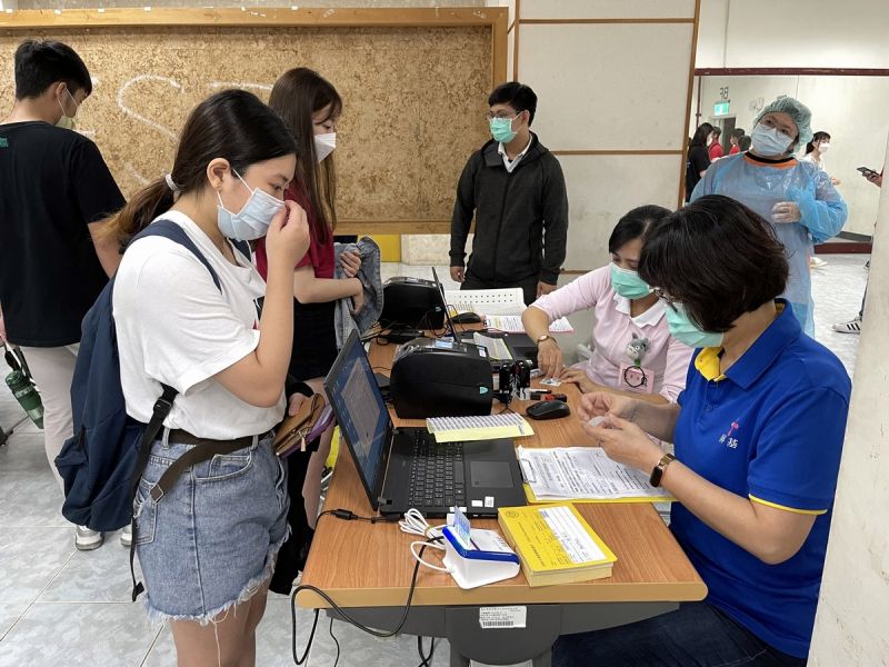 ▲12歲到未滿18歲學生疫苗施打BNT疫苗，屏縣共22所大專院校，預計施打日為9月23日至27日。（圖／屏東縣政府提供,