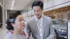 ▲鍾欣凌(左)、Darren。(圖/國際富豪汽車提供) ▲鍾欣凌(左)、Darren。(圖/國際富豪汽車提供)
