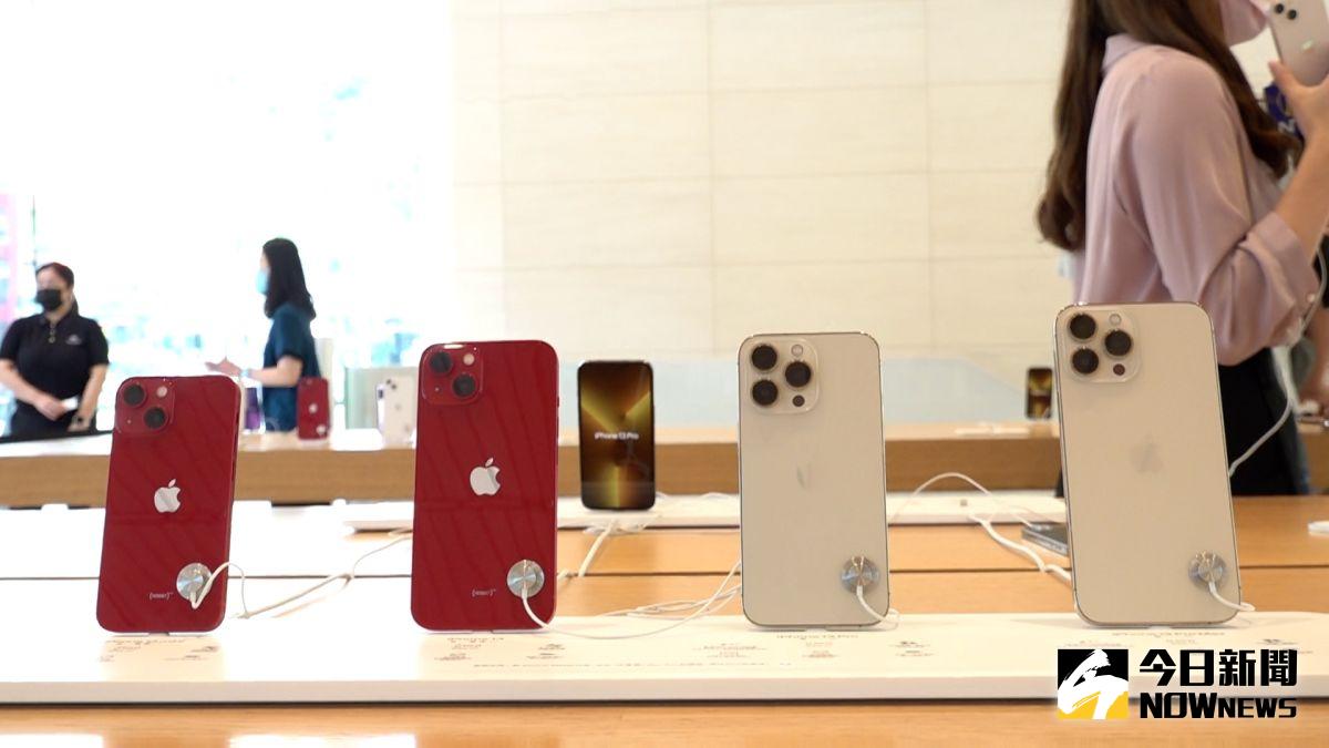 ▲Apple新款iPhone 13系列9月24日正式在台開賣，在10月時更趁著五倍券熱潮，衝上銷售排行榜。（圖／記者朱永強攝2021.9.25）