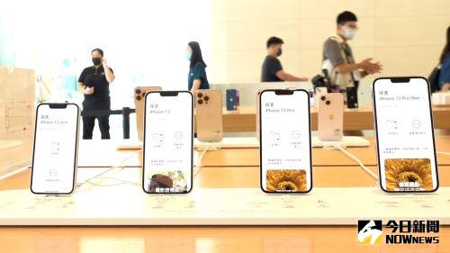 ▲Apple新款iPhone 13系列，於今（24）日正式開賣。（圖／記者朱永強攝2021.9.25）