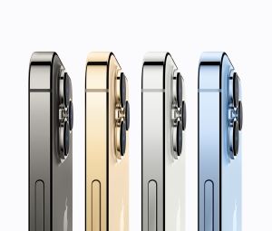 業配 ▲蝦皮購物手機舊換新,補助回饋高達37,700元!蝦皮購物 iPhone13 9月24日開賣,再搶13元銅板價熱門配件。(圖/資料照片)