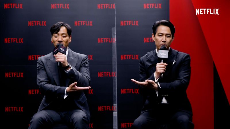 ▲朴海秀（左）與李政宰日前抽空接受台媒訪問。（圖／Netflix）