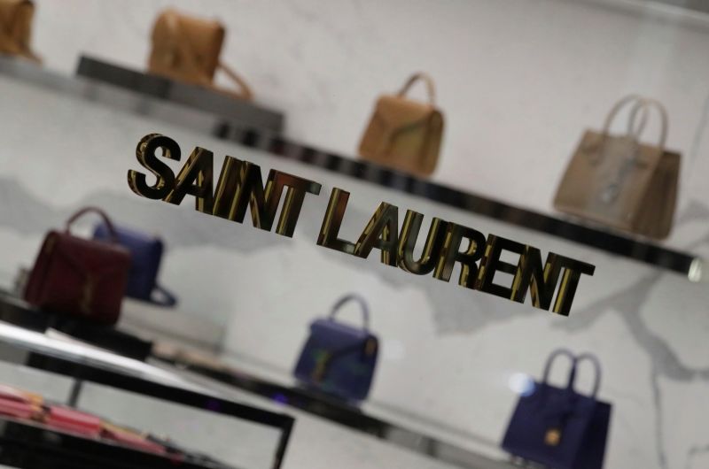 ▲法國精品集團開雲宣布，旗下高檔時尚品牌聖羅蘭（Saint Laurent）明年起服飾系列將停止使用動物皮草。示意圖。（圖／美聯社／達志影像）