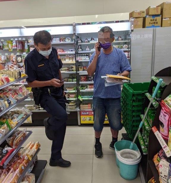 ▲新北的田姓男子至小港區中安路超商店領取包裹引起店員懷疑,報警處理。(圖/翻攝畫面)