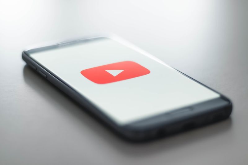 ▲時下許多年輕人夢想成為YouTuber,但其實YouTuber的工作內容並不簡單。(示意圖/翻攝自Unsplash)