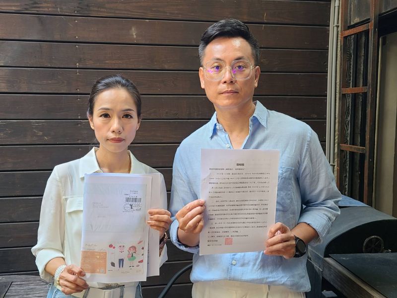 ▲陳霆(右)心疼太太陳潔瑩被詐騙自責。(圖/星瀚國際傳播)